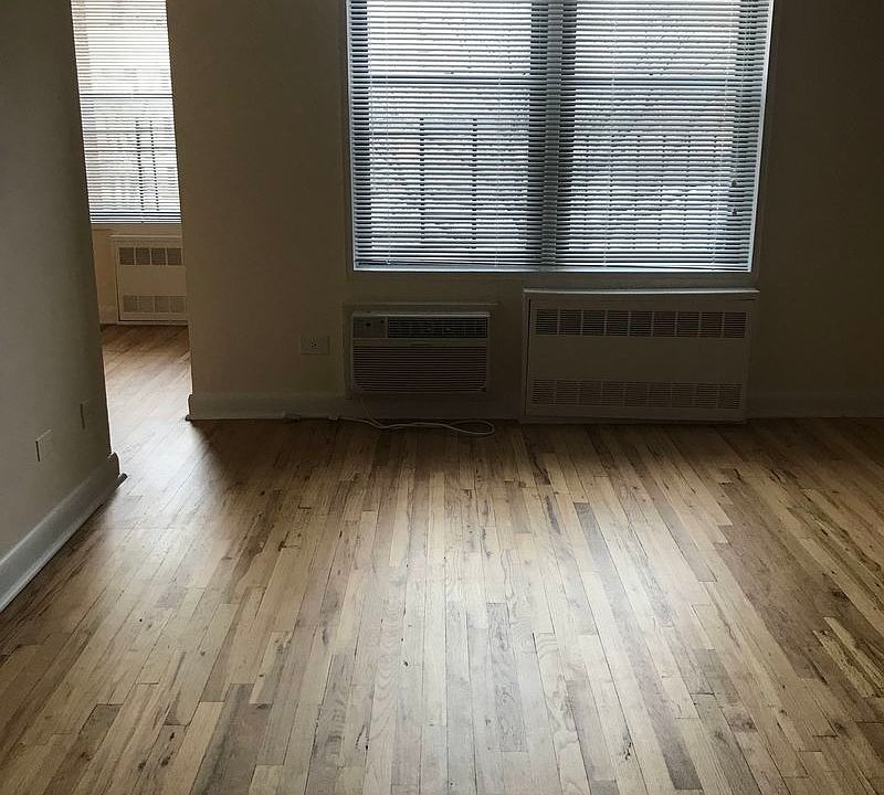 2nd image of 3135 Crescent St APT 2V