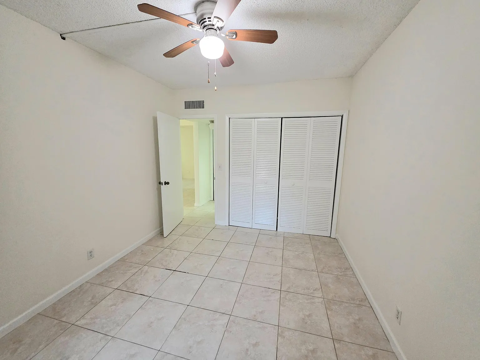 2 bed, 2.0 bath, 995 sqft, $2,045 — Photo 4