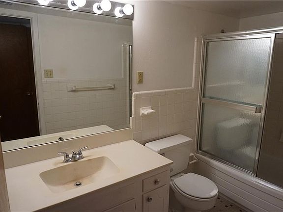 3rd image of 2728 Whitney Pl APT 318