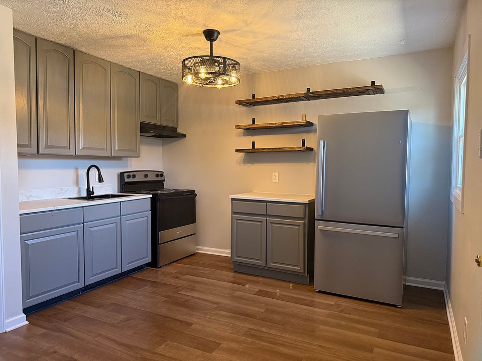 1st image of 805 Main St #E