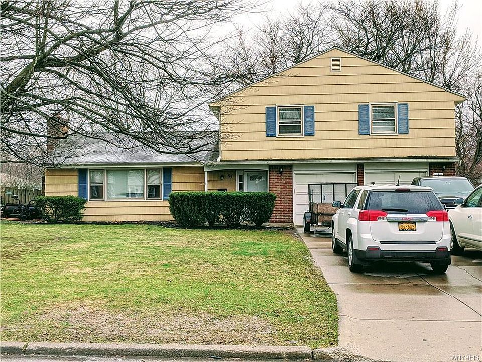 Exterior/Front yard/Drive way