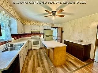 3rd image of 659 Klondyke Rd