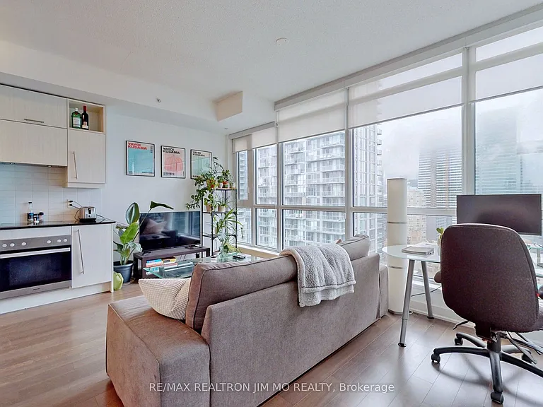 199 Richmond St W #2105 — Photo 8