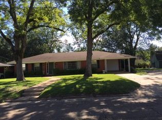 98 Commerce St, West Point, MS 39773