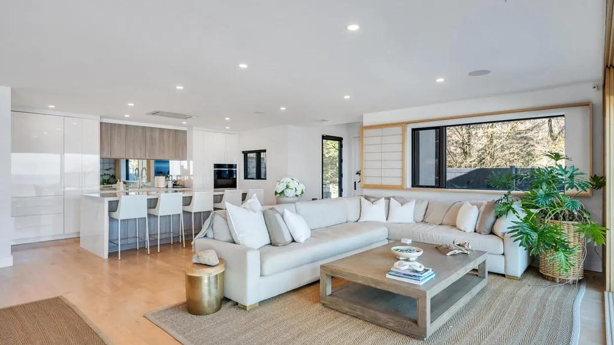 Waterfront Serenity in Wading River | Private Beachfront Retreat — Photo 3