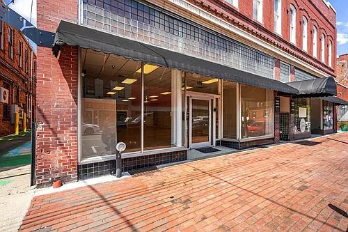 205 E Walnut St Photo 1