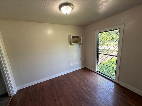 3rd image of 7306 Garden St