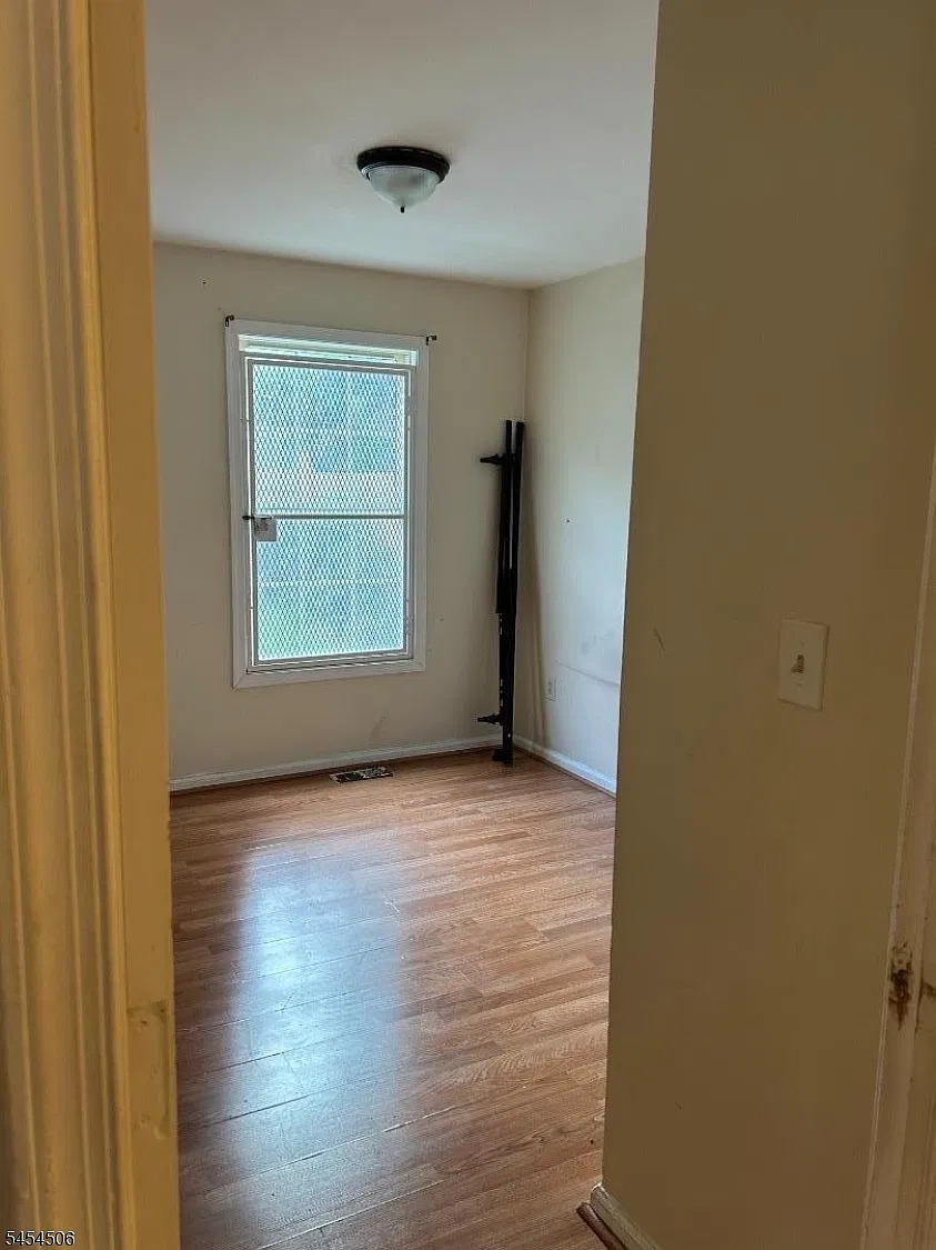 3 bed, 1.0 bath, $2,200 — Photo 3