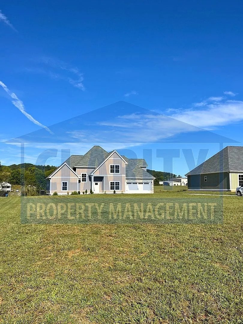 *Brand New* 4 bedroom home! — Photo 3