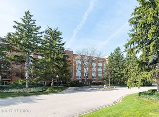 205 Rivershire Ln APT 513, Lincolnshire, IL 60069