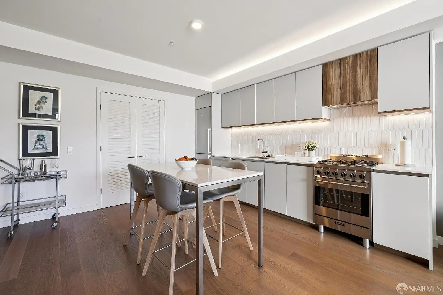 2448 Lombard St #208 photo 1