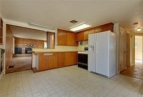 3rd image of 801 S Whidbey Ave