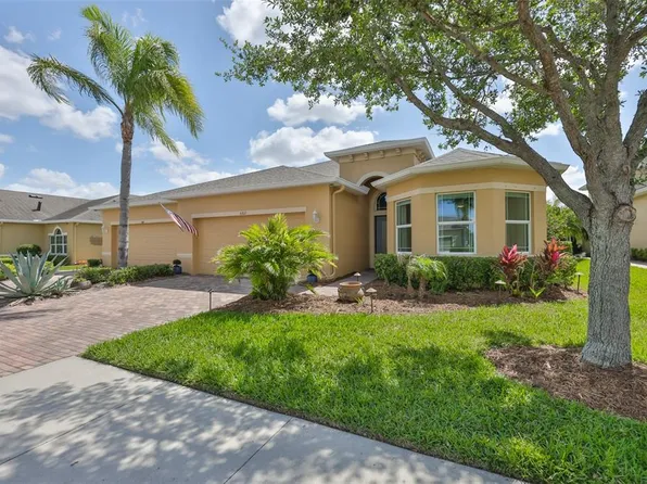 682 Chipper Dr, Sun City Center, FL 33573