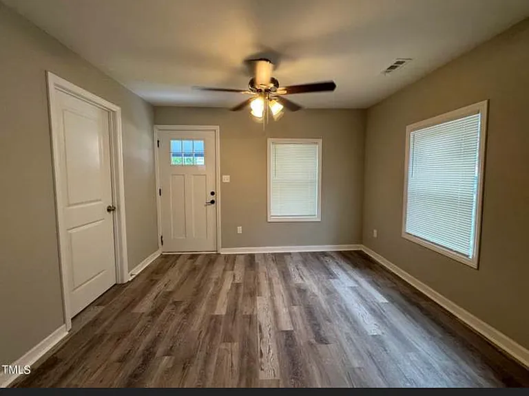 409 Spring Ct — Photo 10