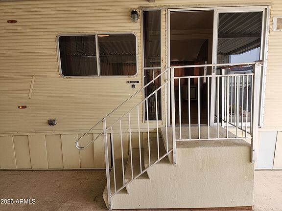 4th image of 208 E HEDGE Drive