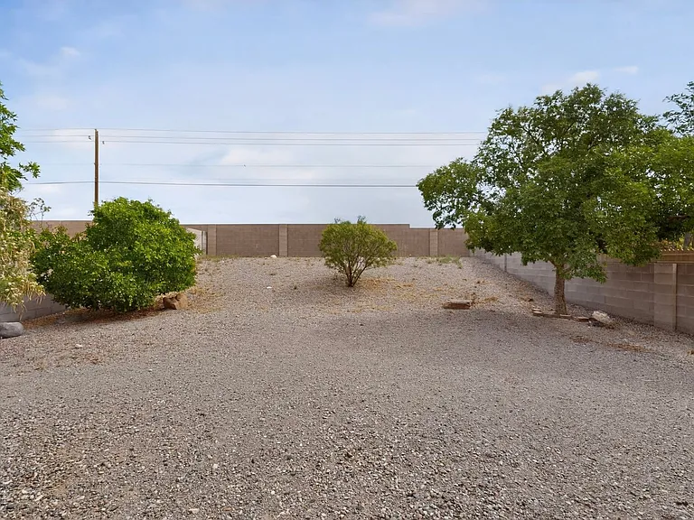 5841 Sandoval Dr NE — Photo 44