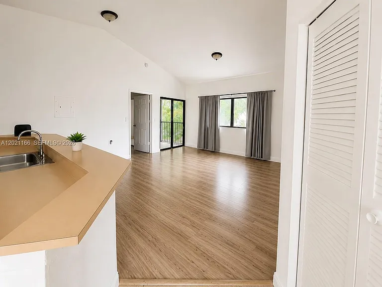 2550 SW 18th Ter #1706 — Photo 5