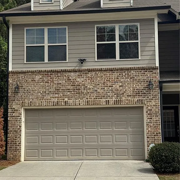 402 Mulberry Row SE — Photo 1