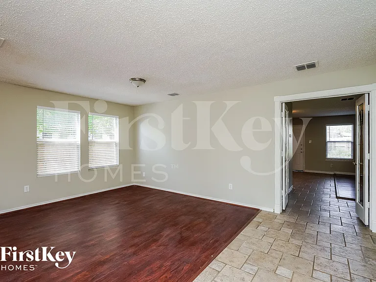 3114 Melrose Dr — Photo 7