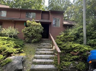 204 Falls Cir, Bushkill, PA 18324