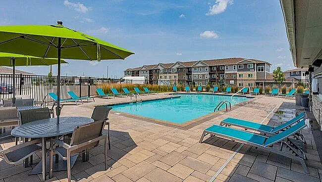 11Fifty on Olson's community amenities include two swimming pools.