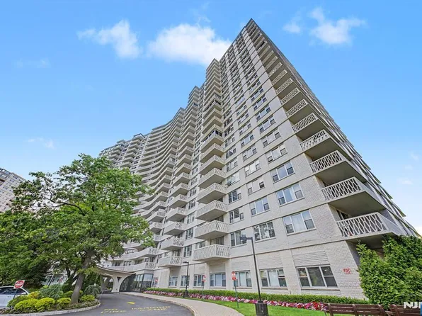2000 Linwood Ave APT 10R, Fort Lee, NJ 07024