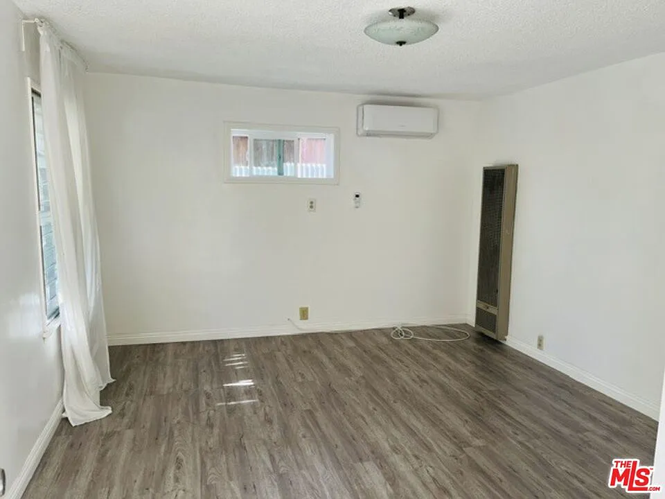 1 bed, 1.0 bath, 700 sqft, $2,500 — Photo 4