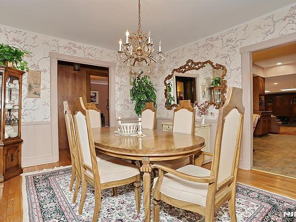 3rd image of 295 Rock Rd