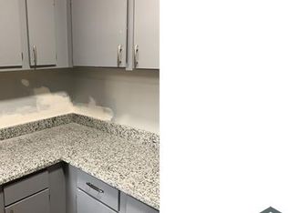 901 E 40th St #305, Chicago, IL 60653