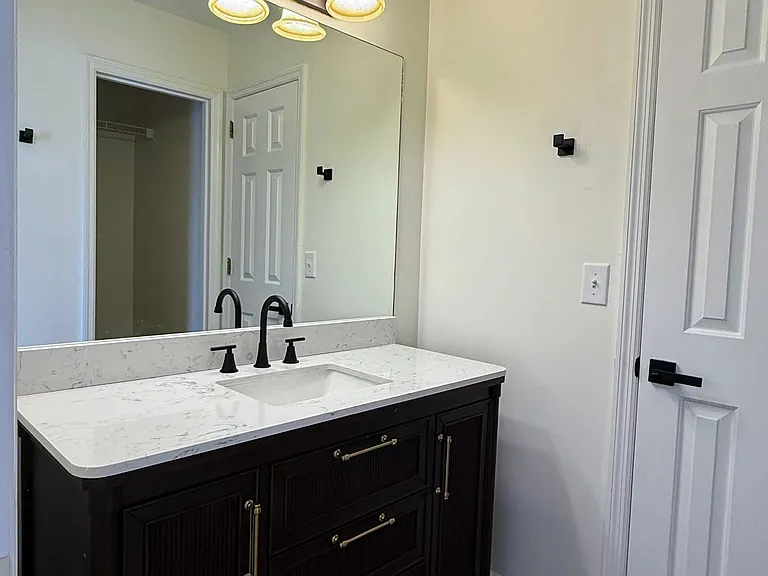 1221 Carriage Park Dr — Photo 18