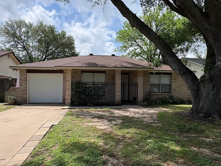 13827 Flagstone Dr — Photo 1
