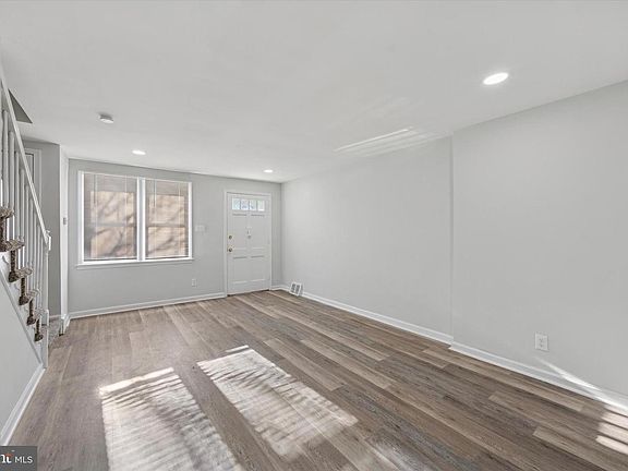 4th image of 1037 Taylor Dr