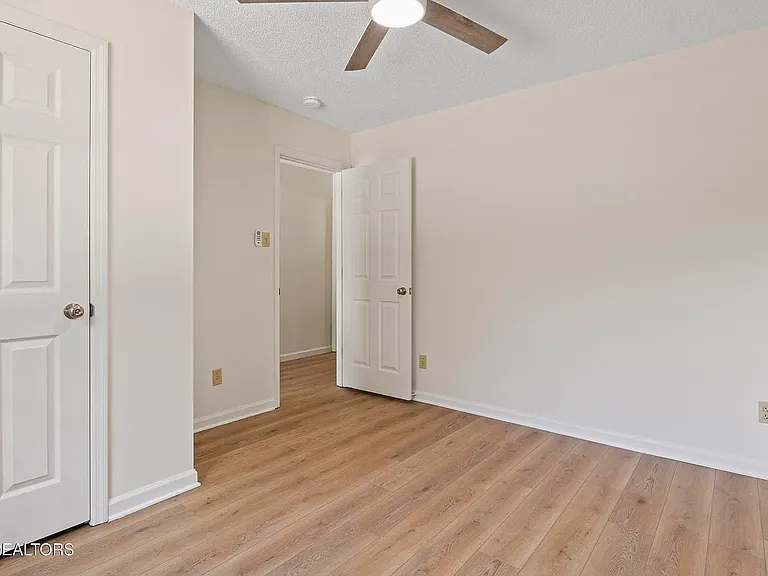 Bedroom (main floor)