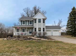 200 W Davison Lake Rd, Oxford, MI 48371