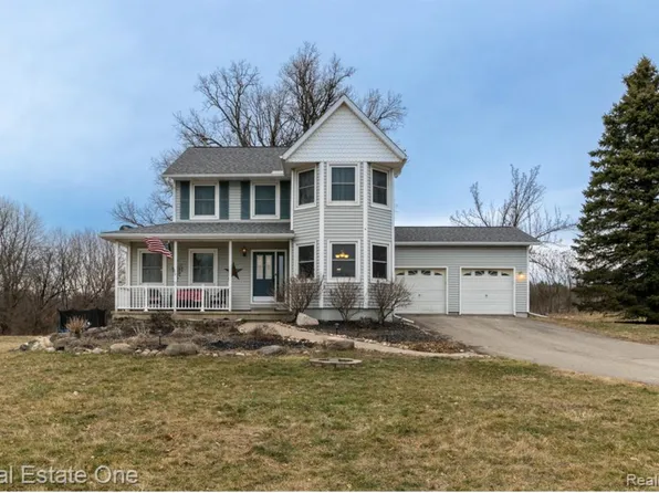 200 W Davison Lake Rd, Oxford, MI 48371