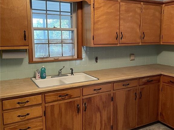 3rd image of 846 Fairview Ave