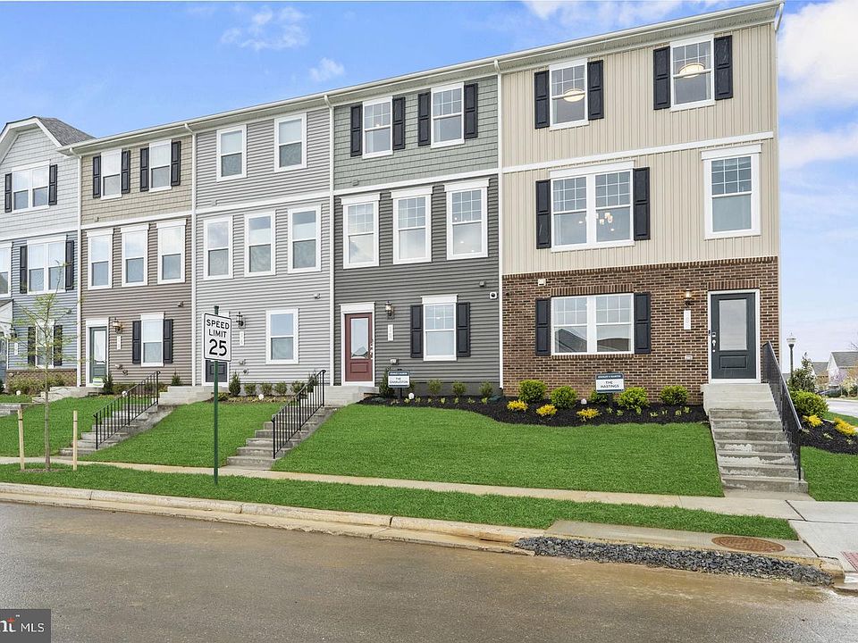 1st image of 372 Anthem St