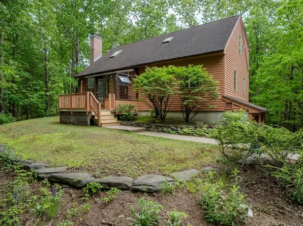 102 Larkspur Dr, Amherst, MA 01002