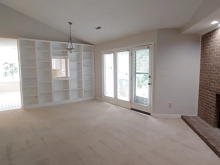 306F N Lindell Rd — Photo 5