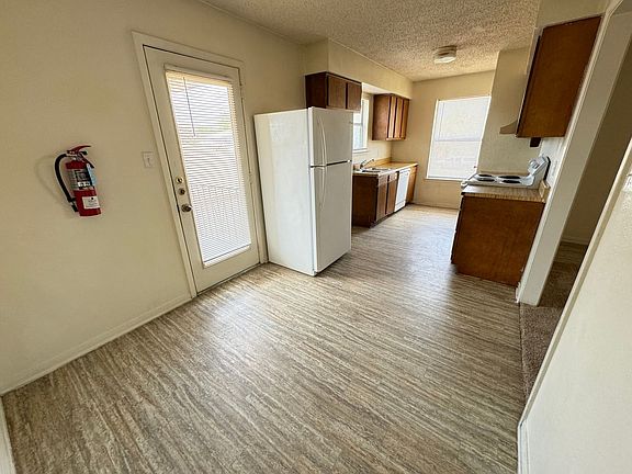 5th image of 1905 Cedarhill Dr APT 4