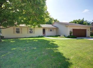 203 Arbours Dr, Savoy, IL
