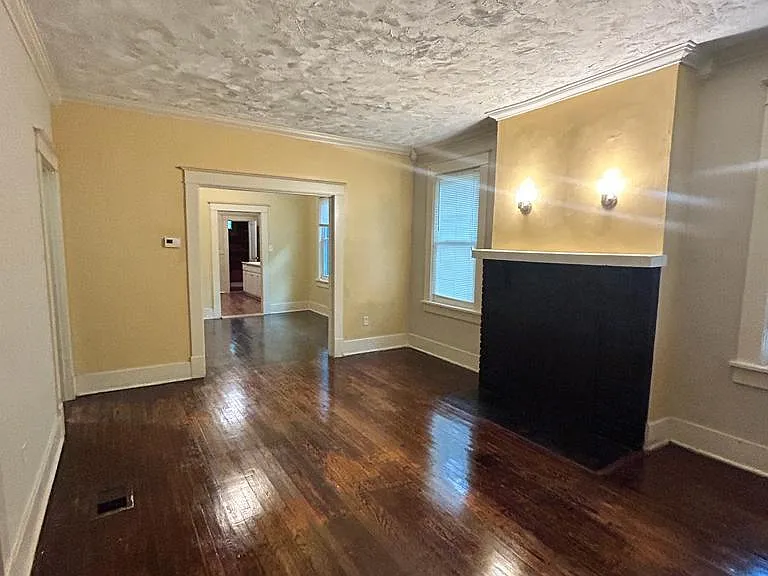 1378 S Pkwy E — Photo 8