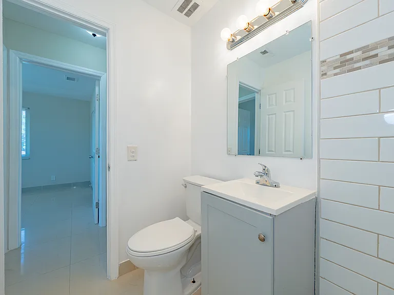 Interior_938NorthernDr_LP_26_11142025