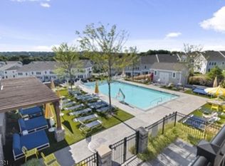 87 Aspen Dr, Cedar Grove, NJ 07009