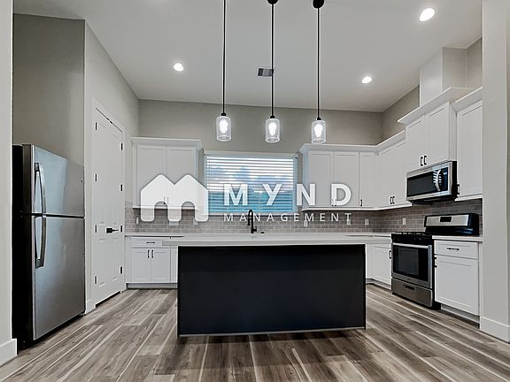 3rd image of 2915 Sherwood Ln