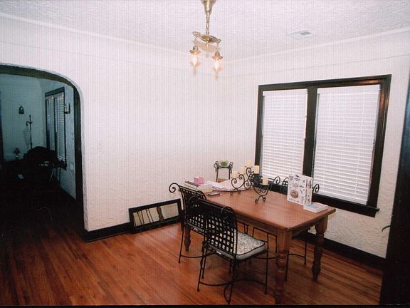 4th image of 1701 S Florence Ave