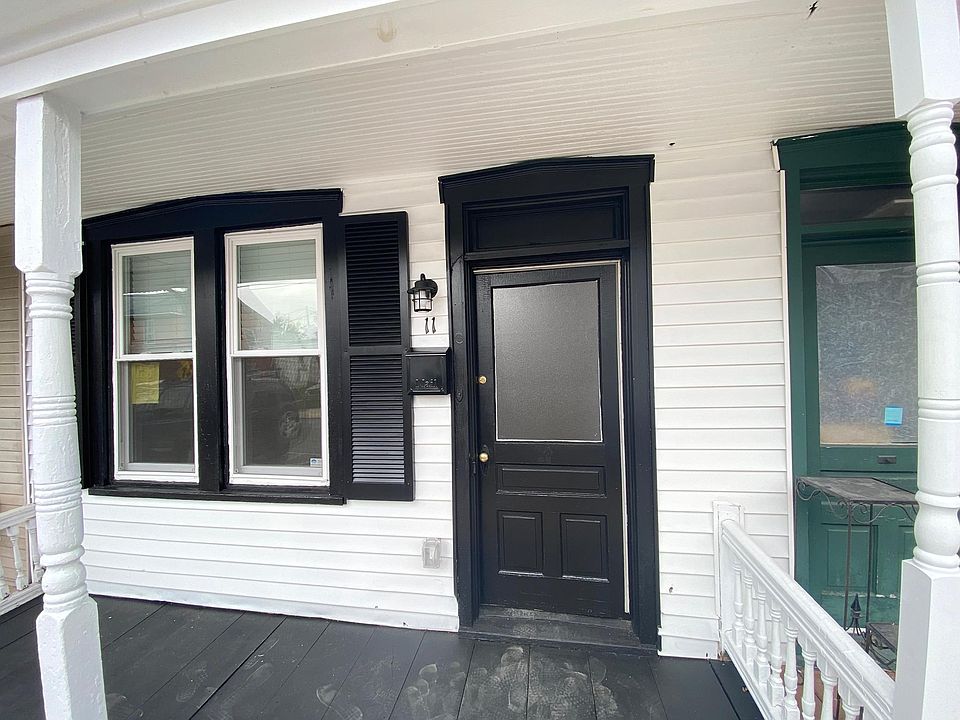 Front of 11 E Orange Street Lititz, PA 17543.