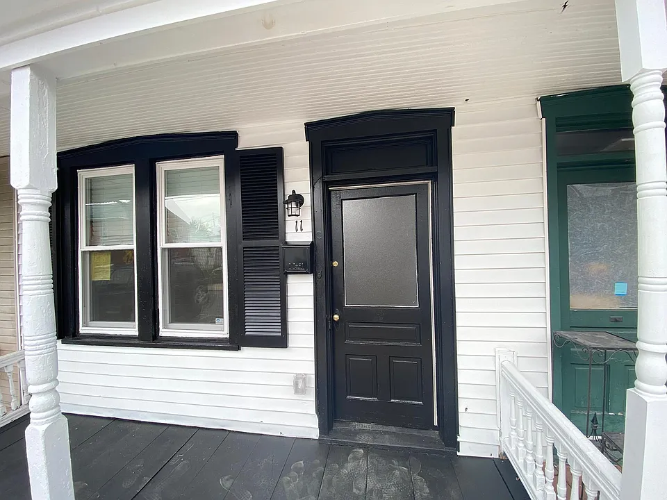 Front of 11 E Orange Street Lititz, PA 17543.