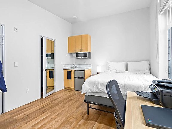 5th image of 8731 Phinney Ave N #31-F302