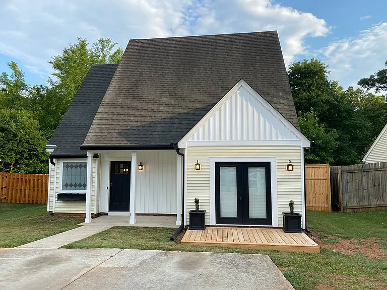 127 Arbors Ct — Photo 1